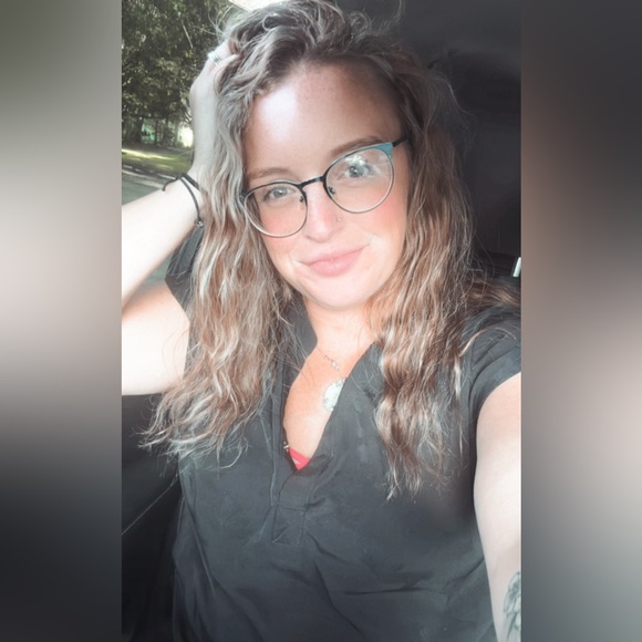 Meet your Posher, Allison - Picture 1 of 1